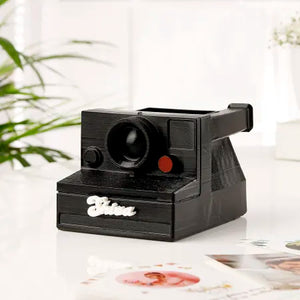 Vintage-Inspired Camera Pen Stand A Timeless Desk Organizer for Photography Enthusiasts